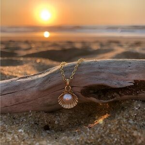 🌊🐚 Handmade 18k Gold Plated Pearl Shell Lightweight Necklace 🌊🐚